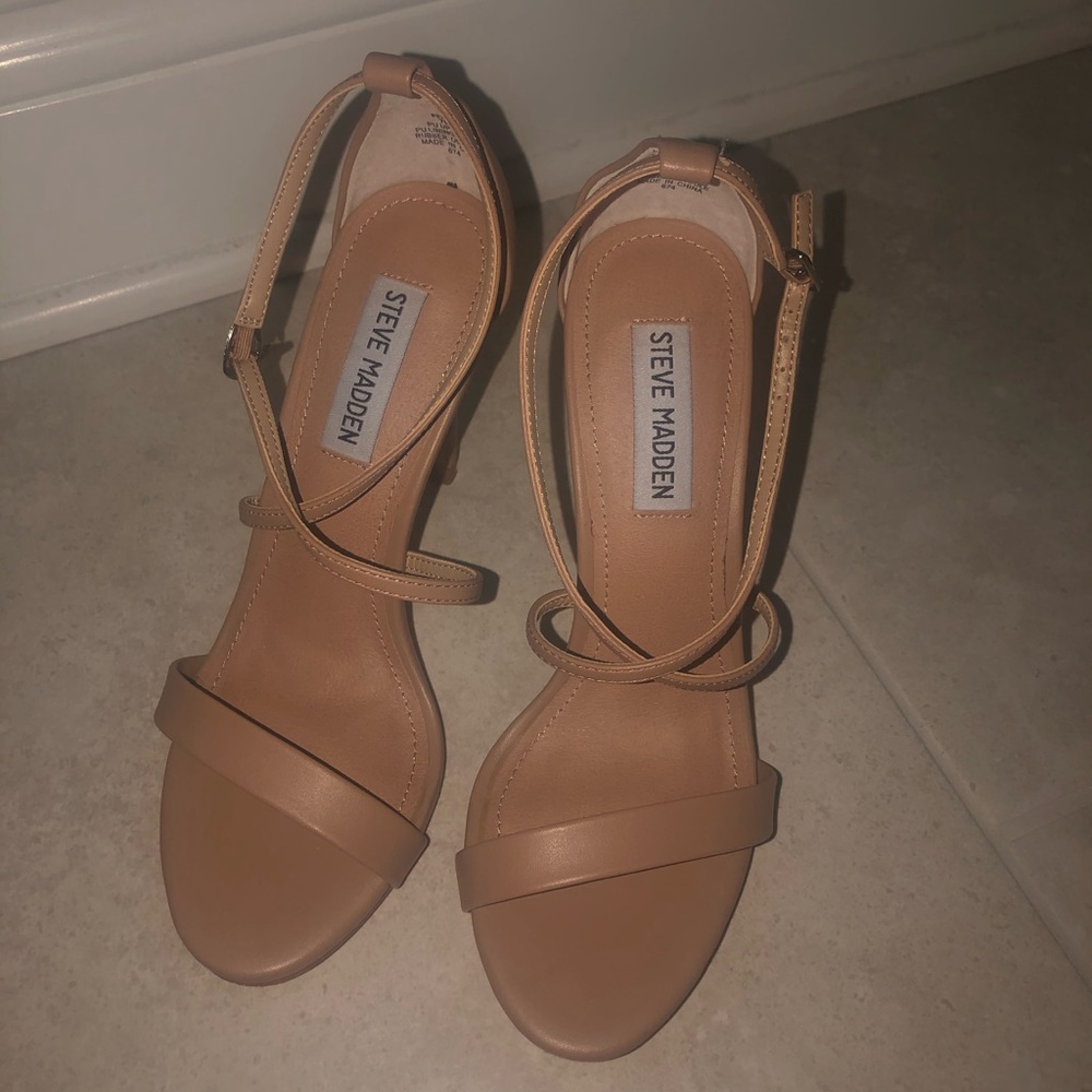 Nude colored size 7 heel